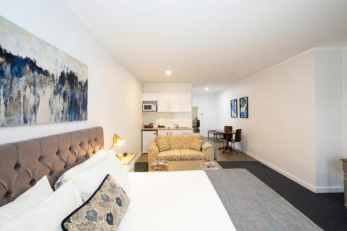 King w/ Kitchette Room