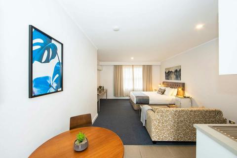 King w/ Kitchenette Bed and Couch