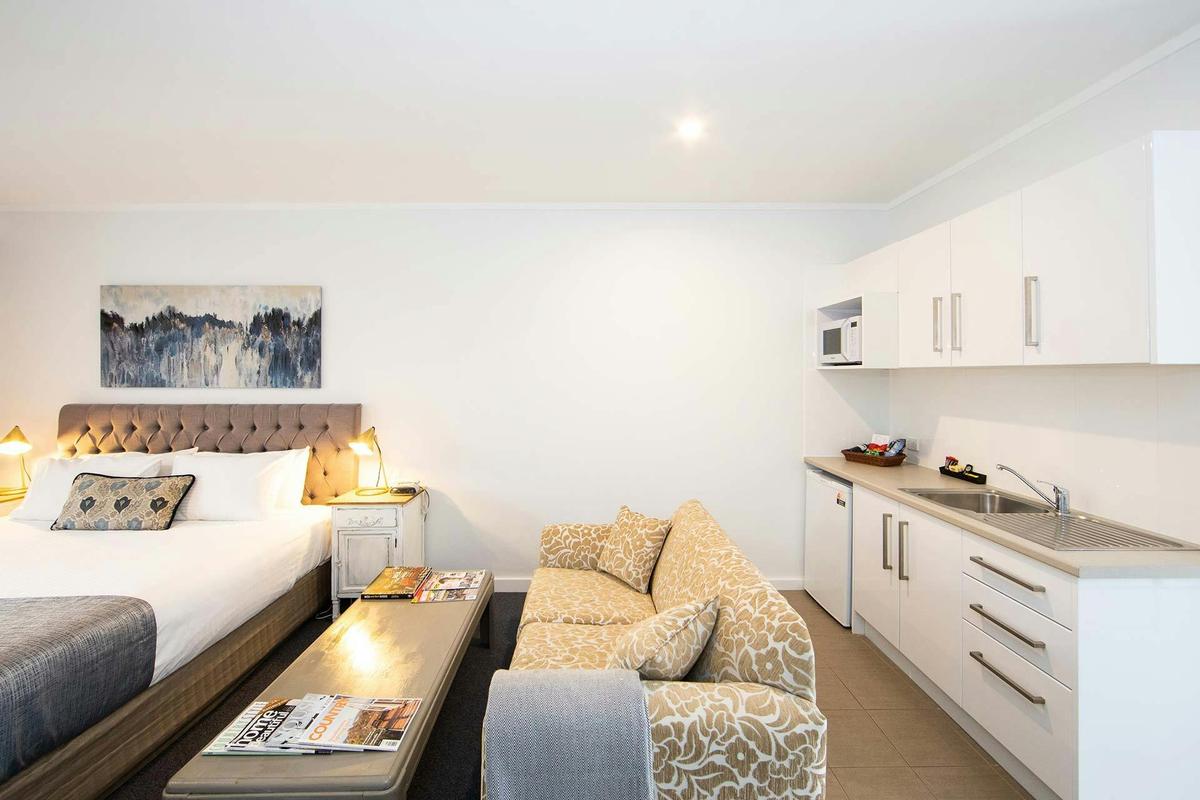 King Kitchenette Couch and Kitchenette