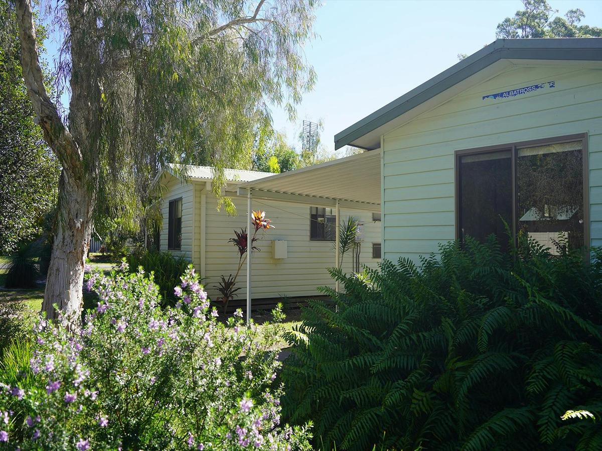 Minnie Water Holiday Park Cabin Exterior