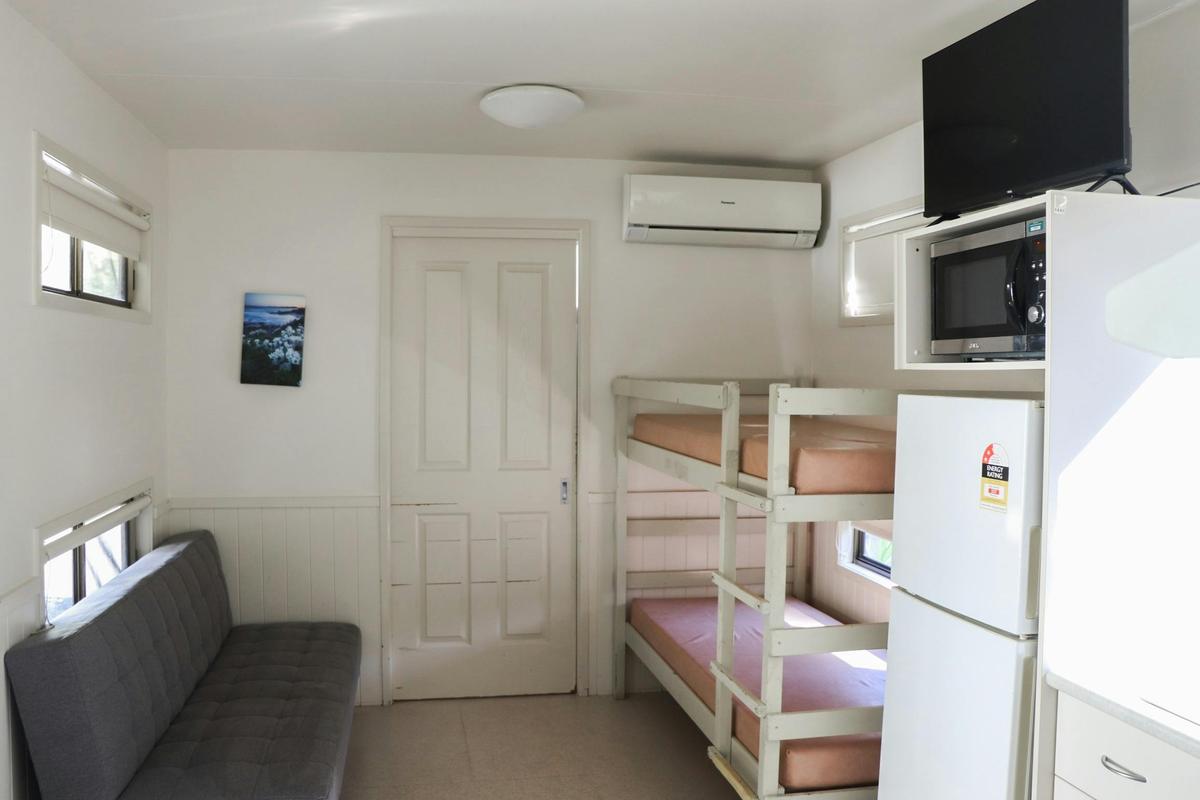 MW Cabin ( Sleeps 4)