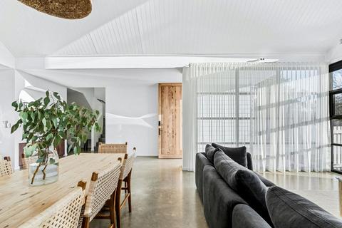 Maple on Albert Cottage Berry - Living and Dining Area