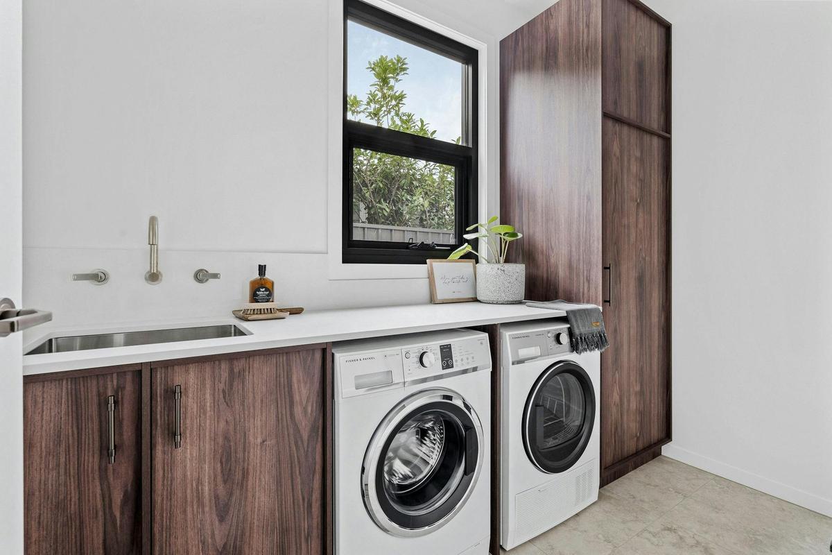 Maple on Edward Cottage Berry - Laundry