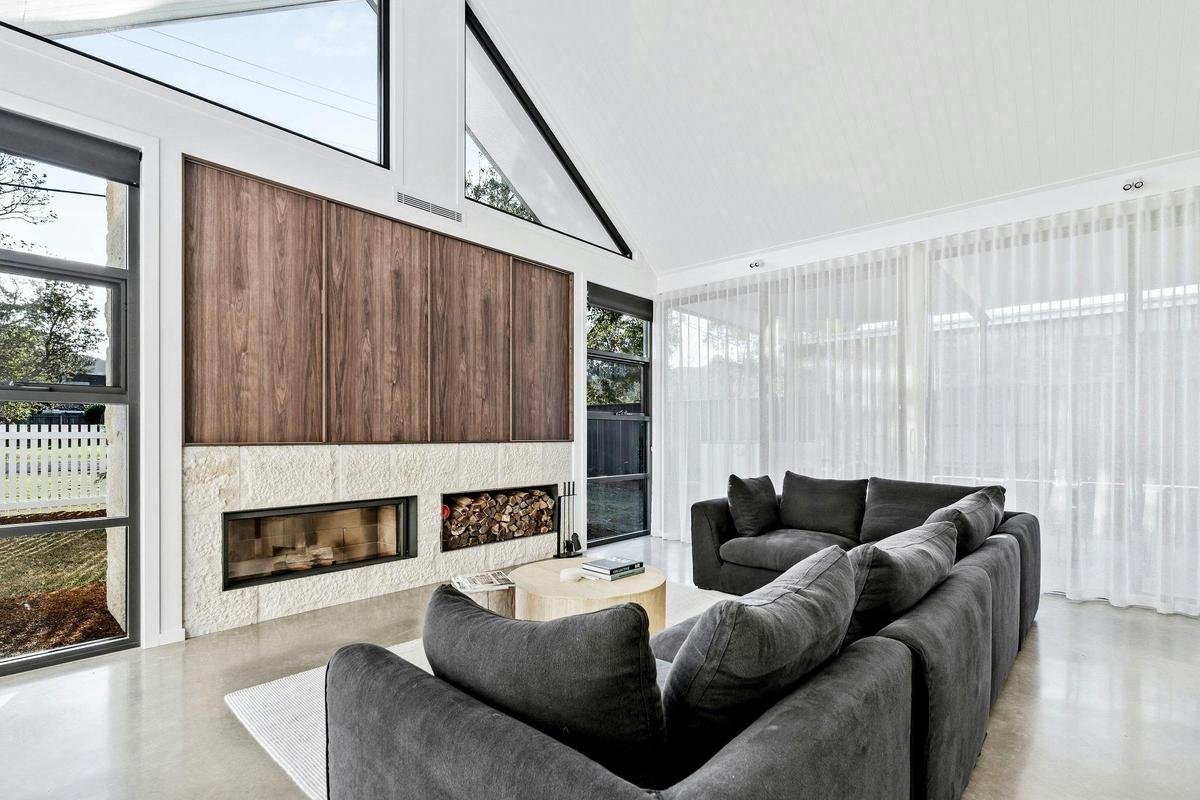 Maple on Albert Cottage Berry - Living Area