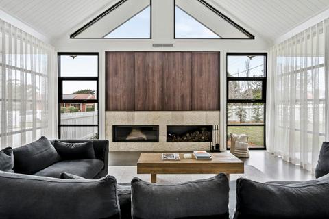 Maple on Edward Cottage Berry - Living Area