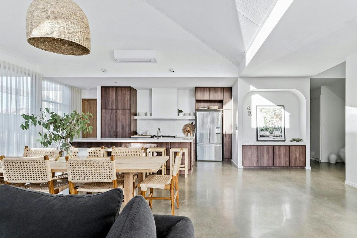 Maple on Edward Cottage Berry - Dining and Kitchen