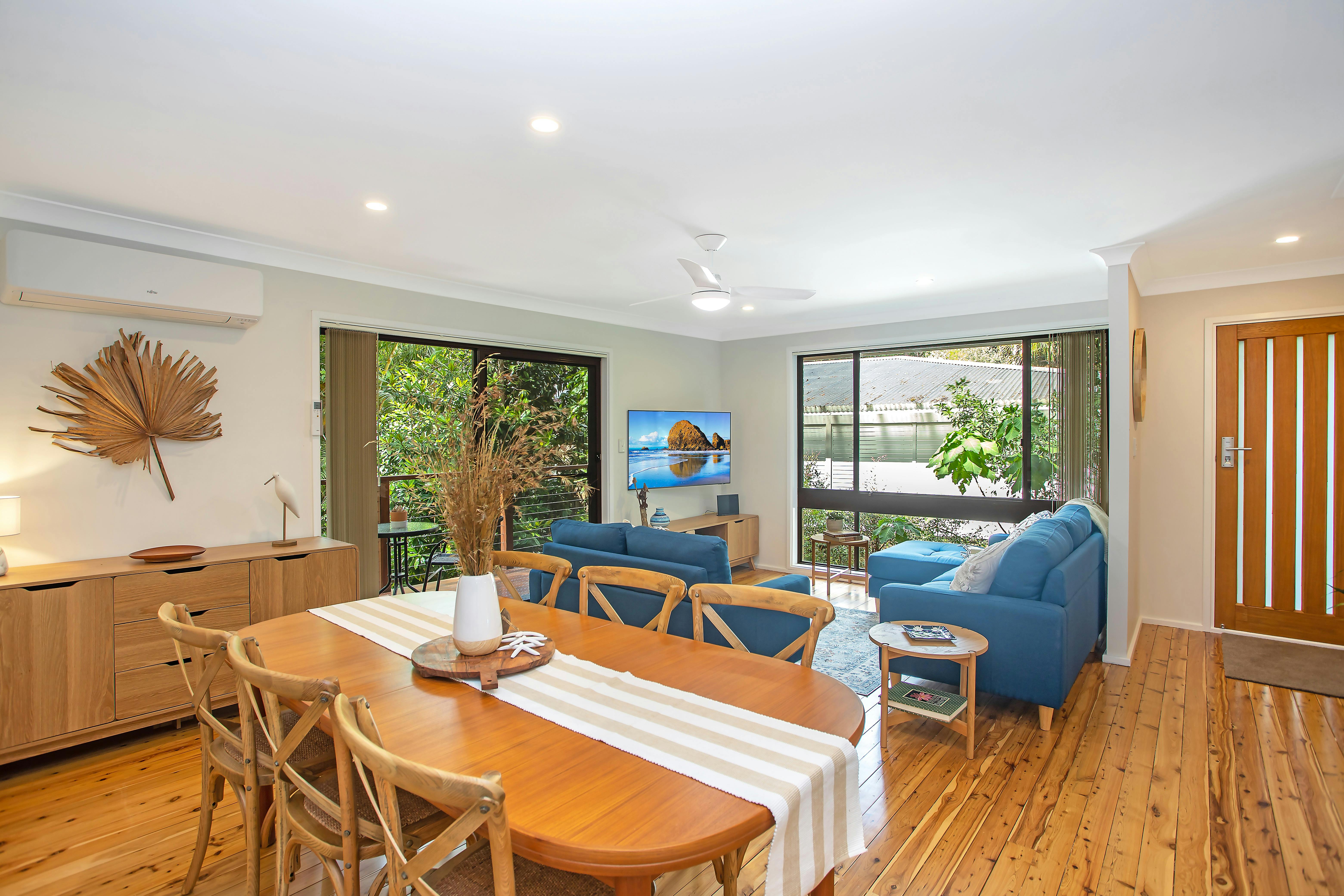 Open plan living & dining