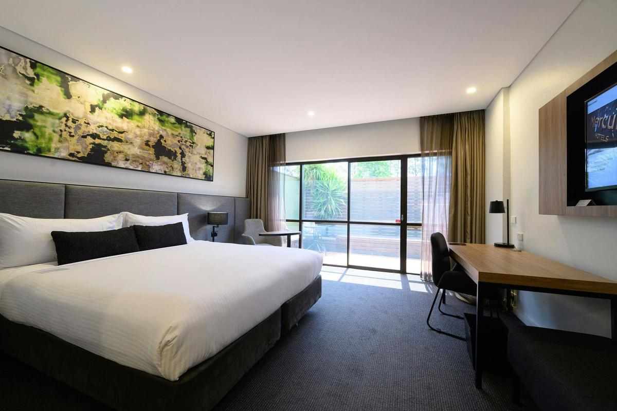 Deluxe king room