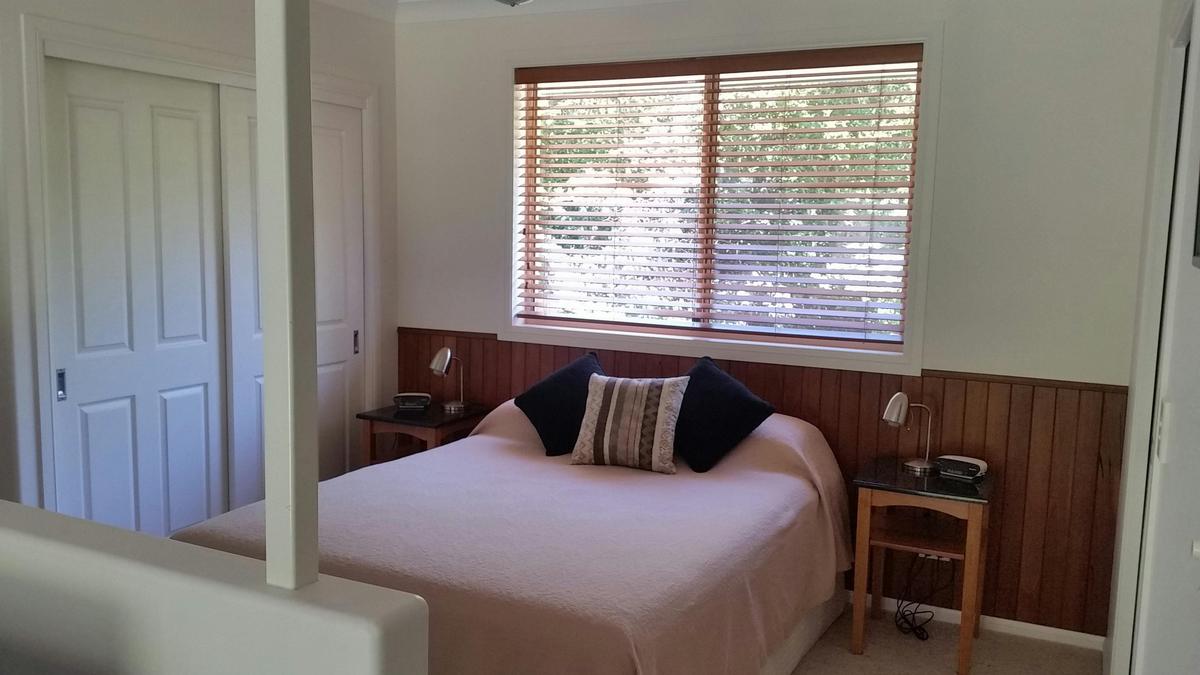 Super comfortable queen size bed with adjacent ensuite (disabled friendly)