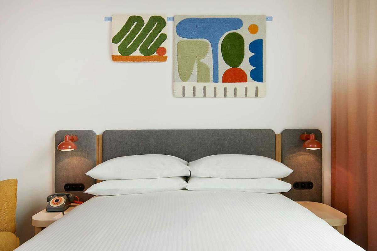 Moxy Queen Sleeper