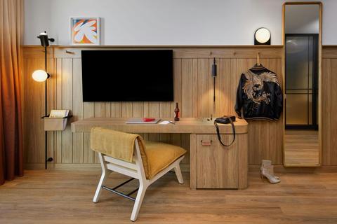 Moxy King Sleeper