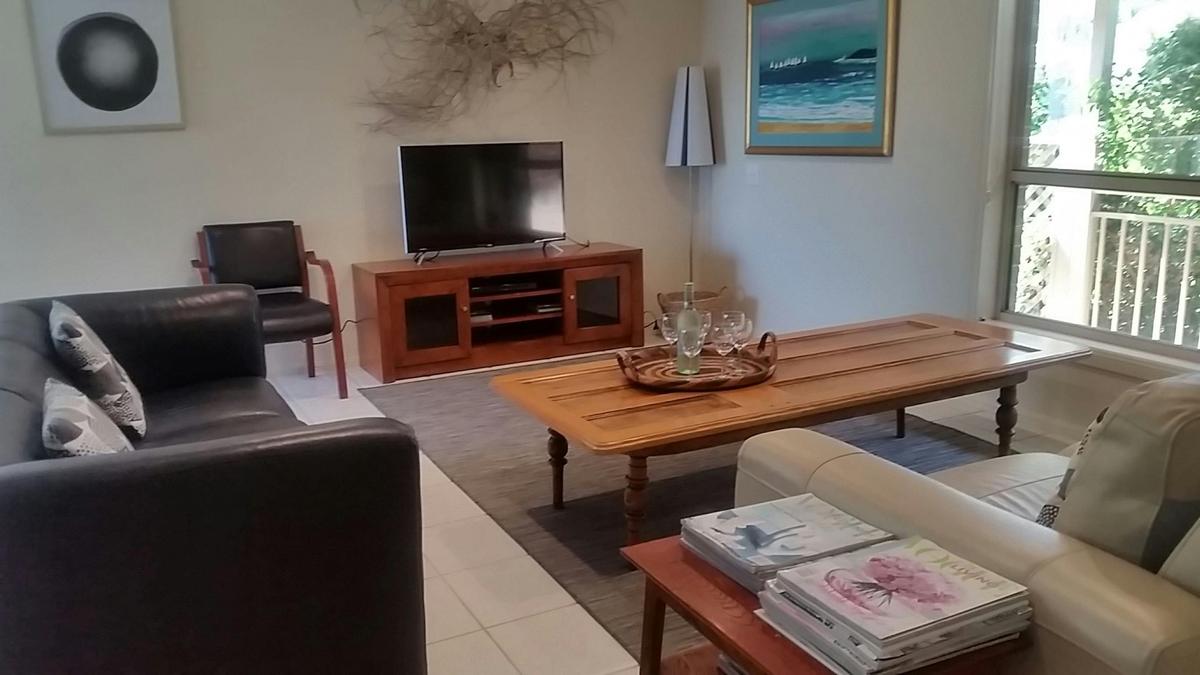 Living room with quality leather sofas