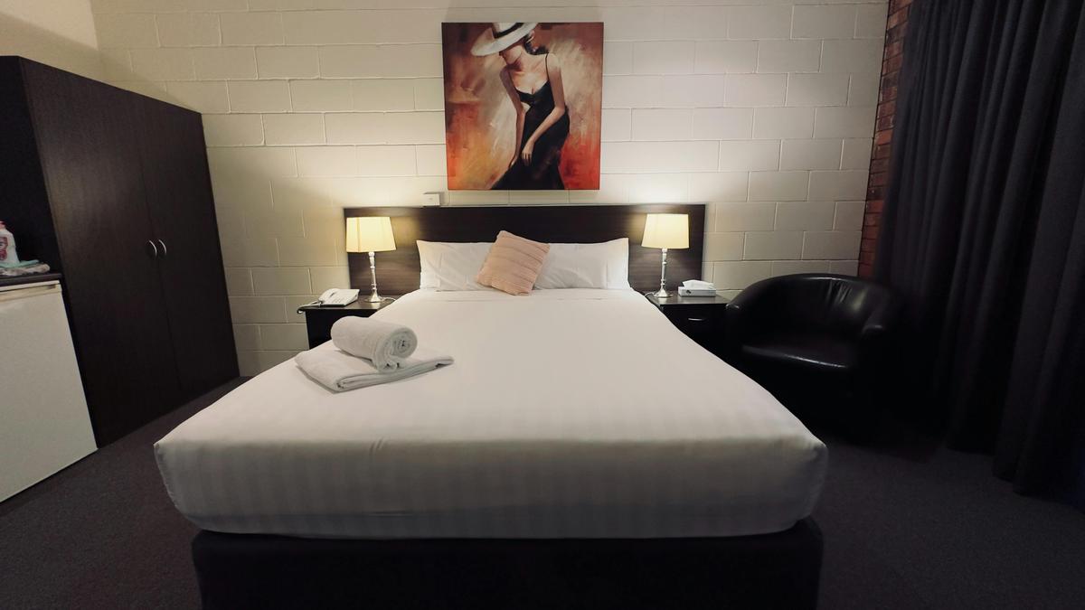 Quuen bed