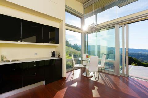 Kitchenette/Dining Area