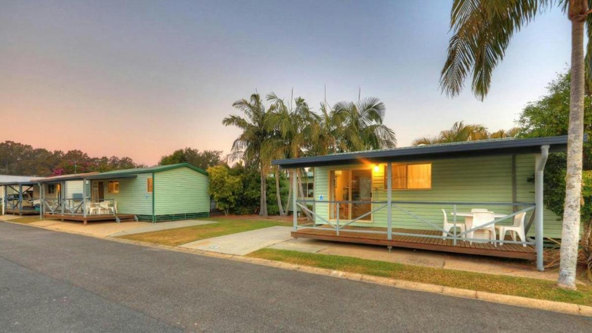 Park Cabin - Exterior