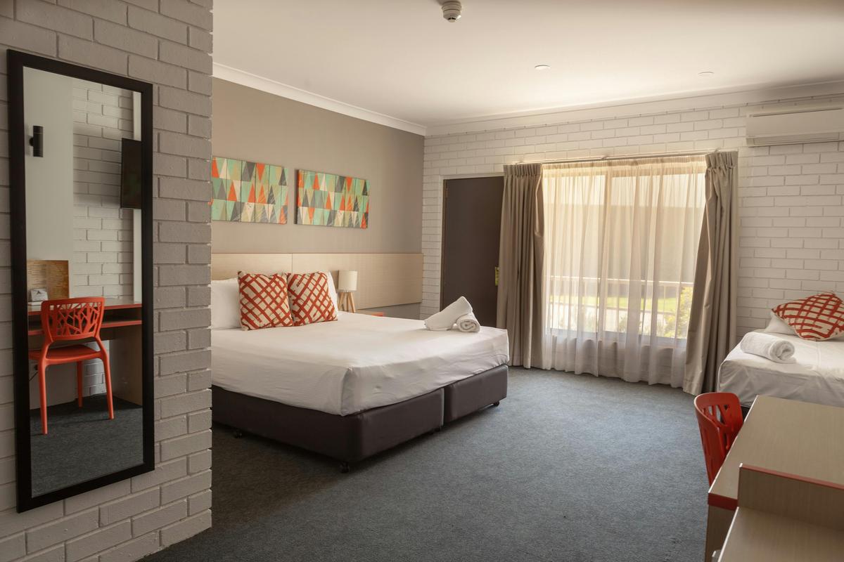 Studio King & Single