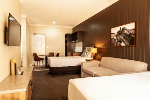 Studio Large Family Room