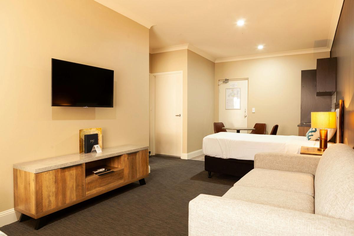 Studio Large Family Room