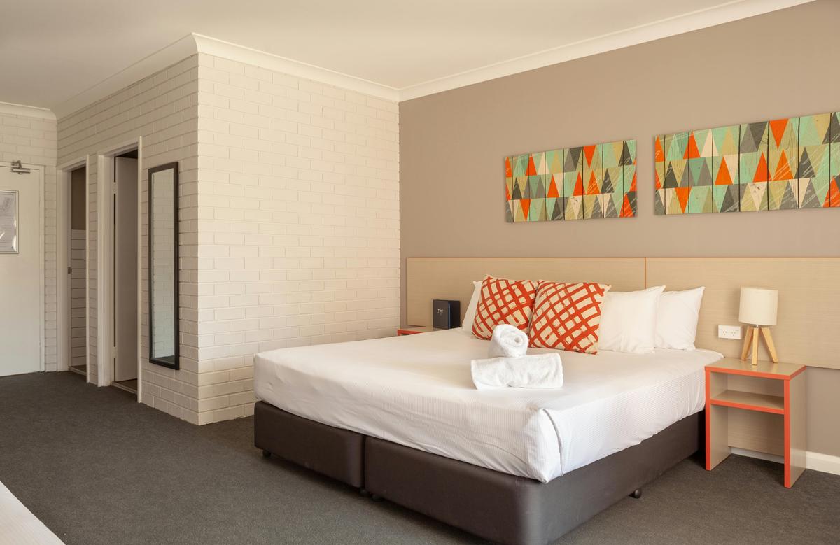 Studio King & Single