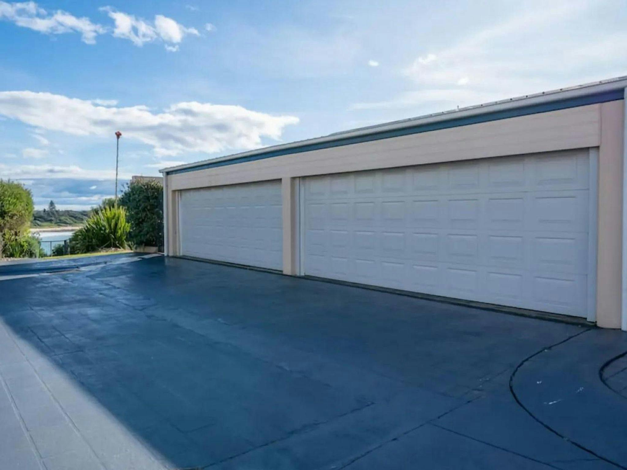 Mermaids Hideout | 2 Car Garage Available