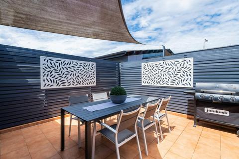 Private courtyard with BBQ and setting