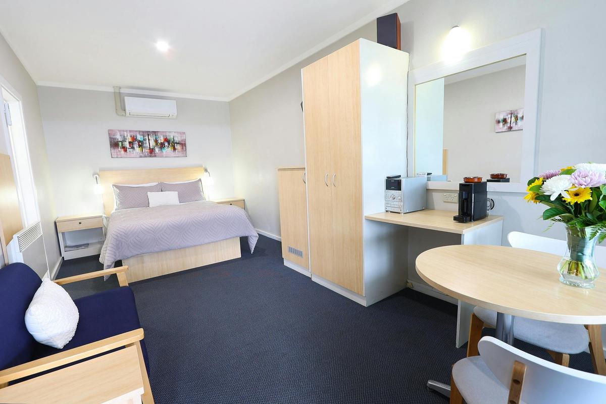 Deluxe Queen Room