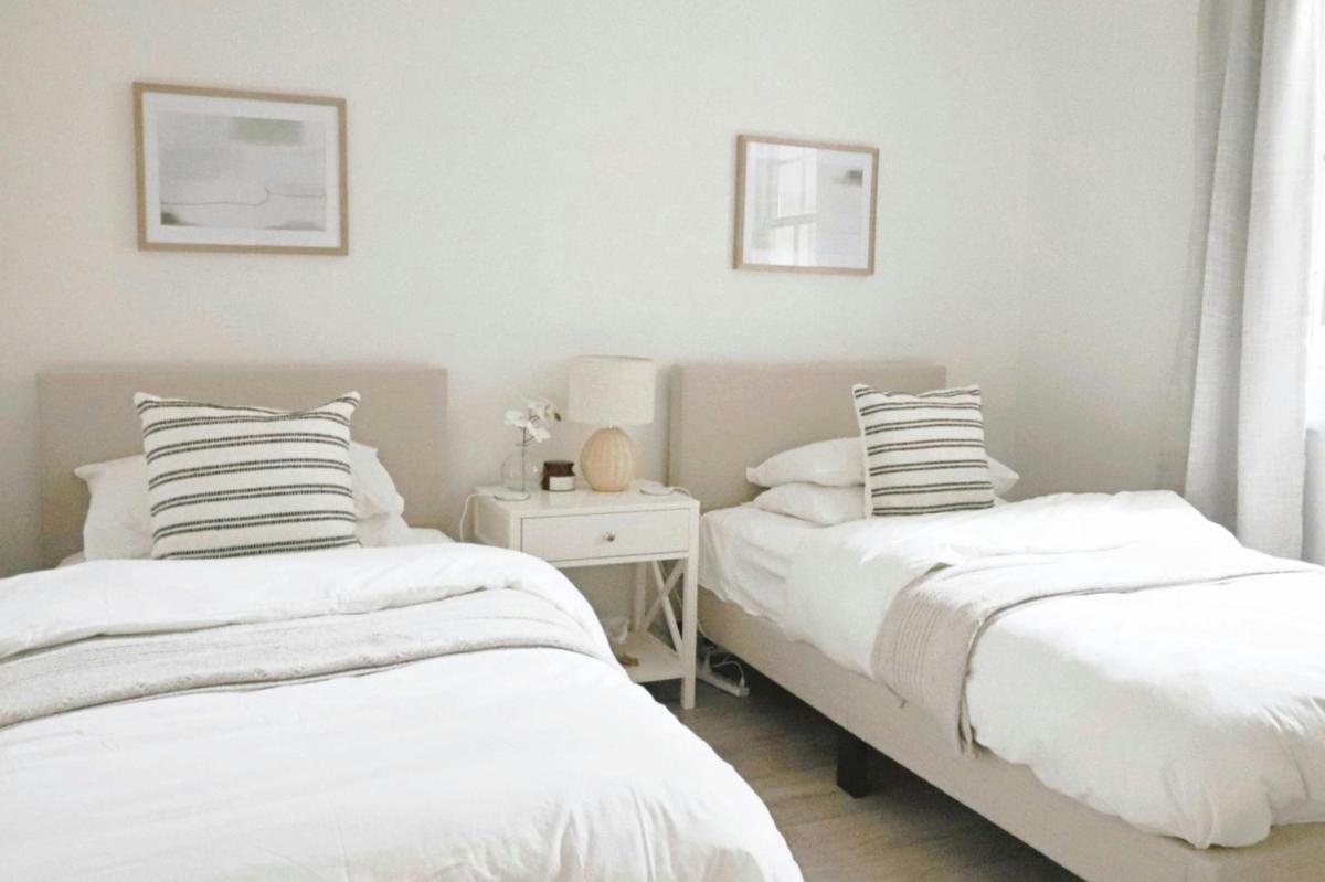 2 single beds