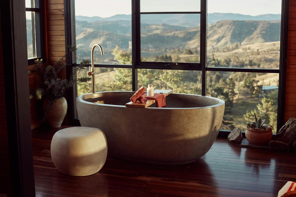Stone bathtub