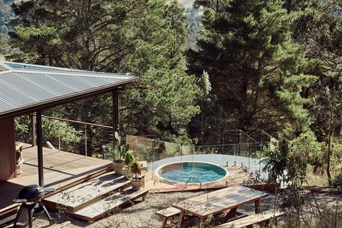 Private mineral plunge pool