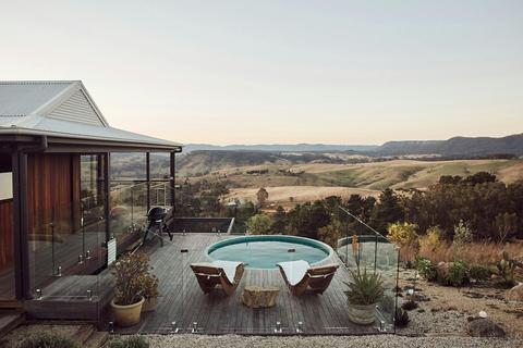 Private mineral plunge pool