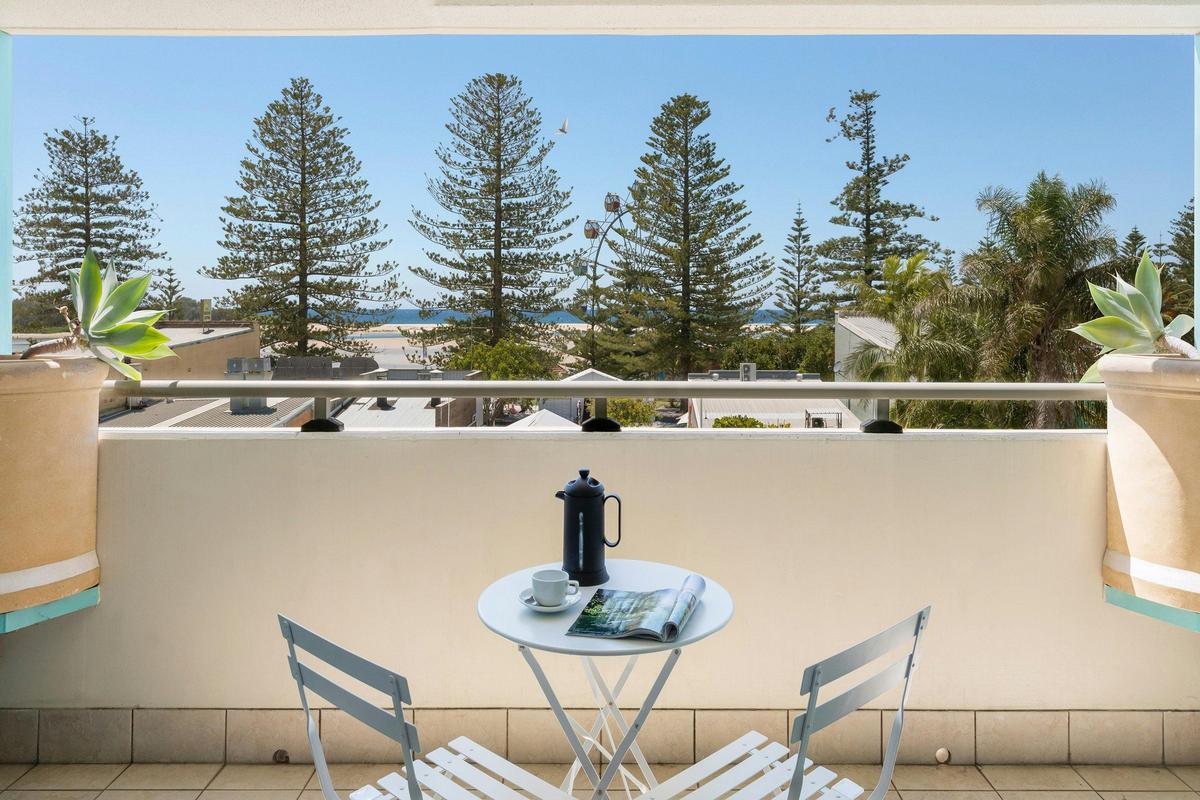 Deluxe Studio Apartment