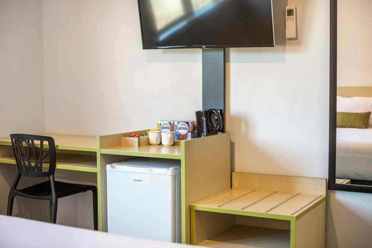 Studio Queen and Single