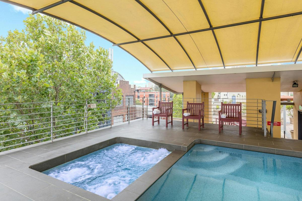 Pool & Spa