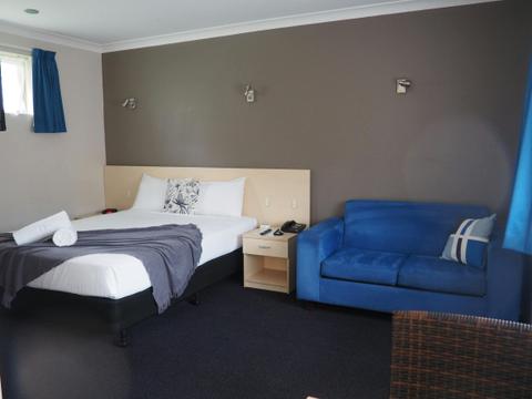 Queen Deluxe Room