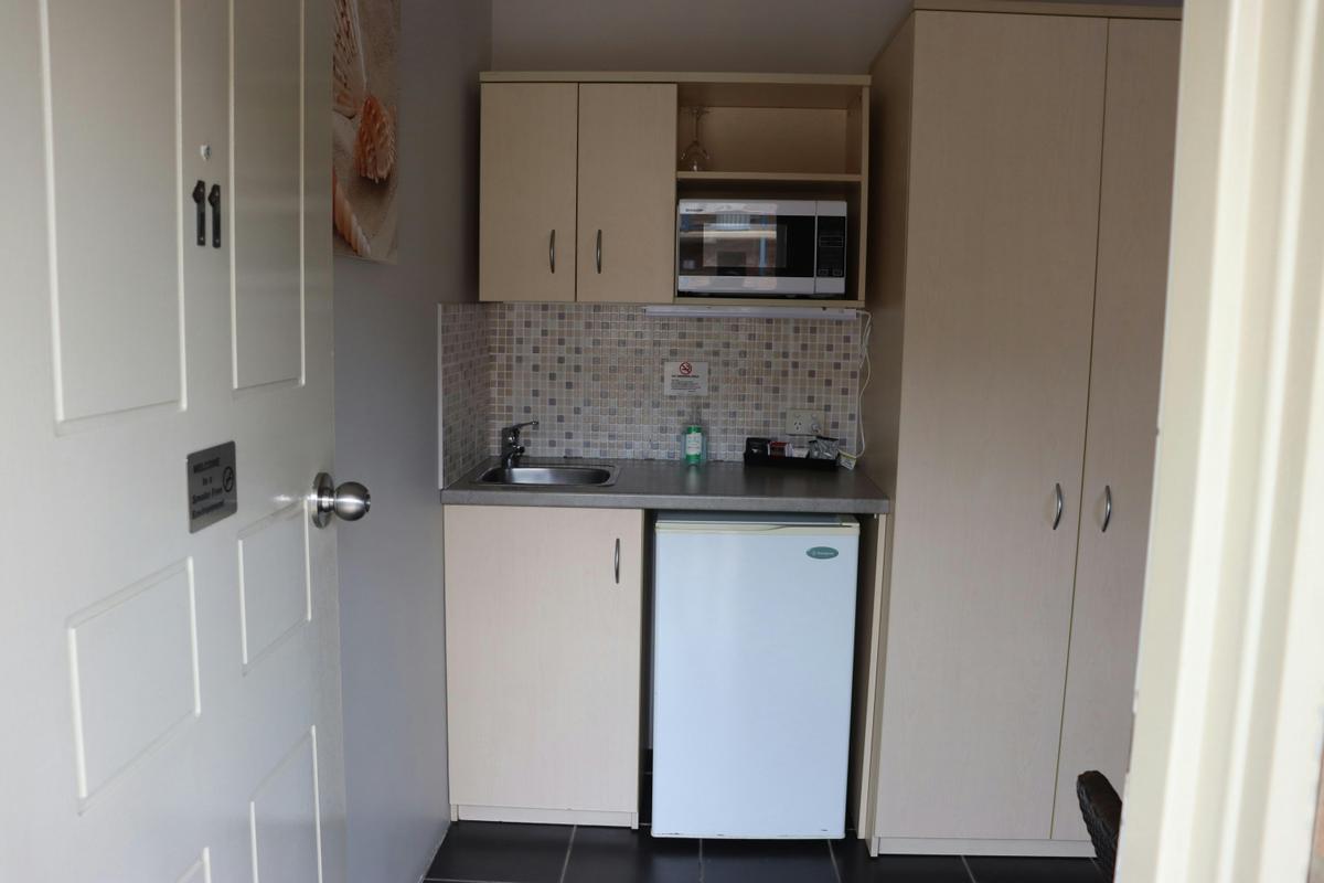Kitchenette in Queen room