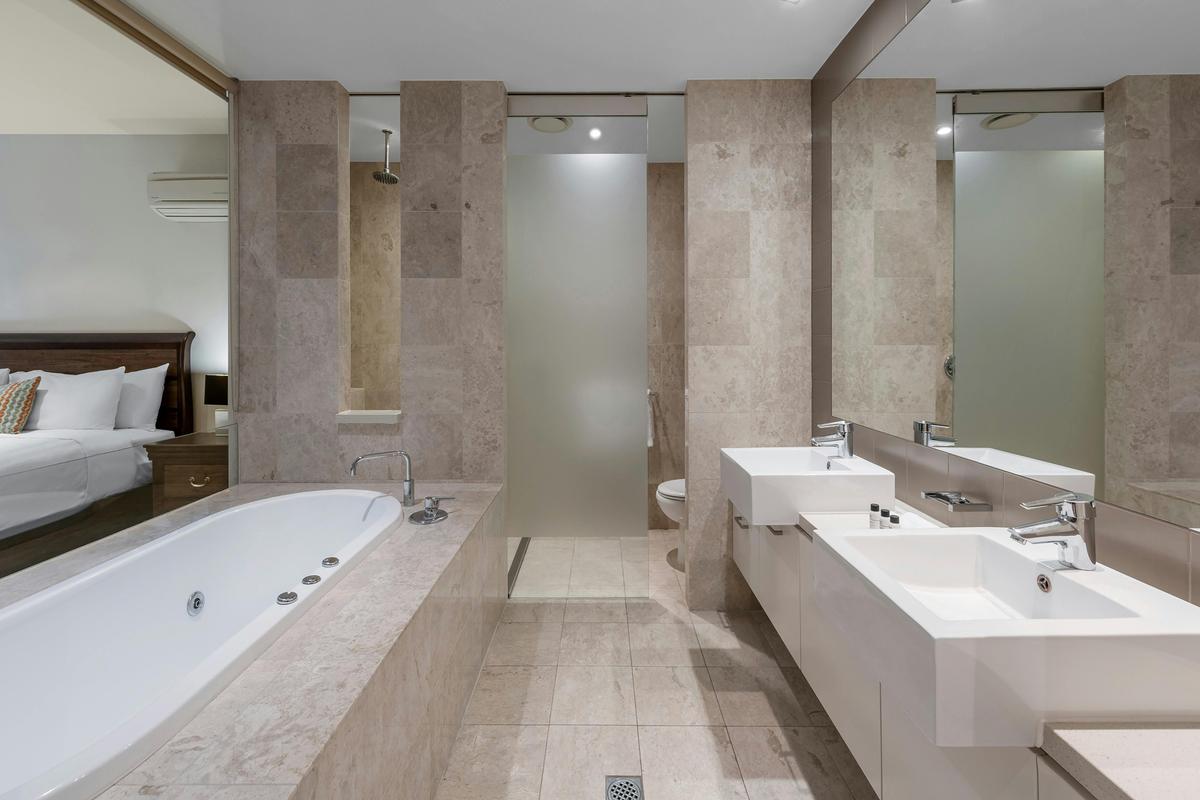Oaks Santai-1 Bedroom Family-Bathroom-3-HR