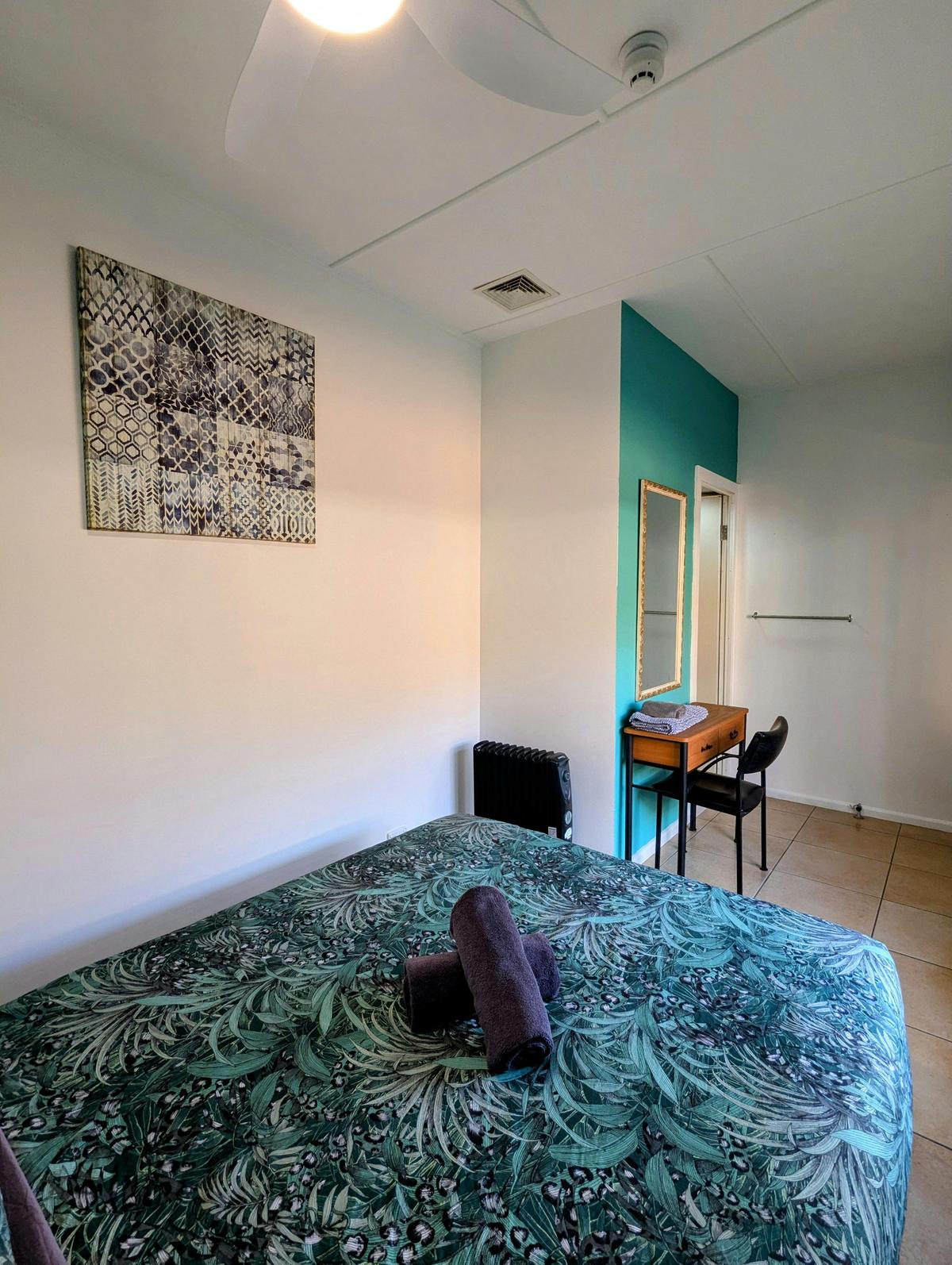 Queen room with ensuite