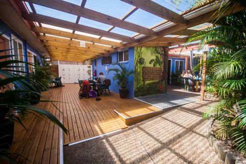 Ozzie Pozzie Backpackers