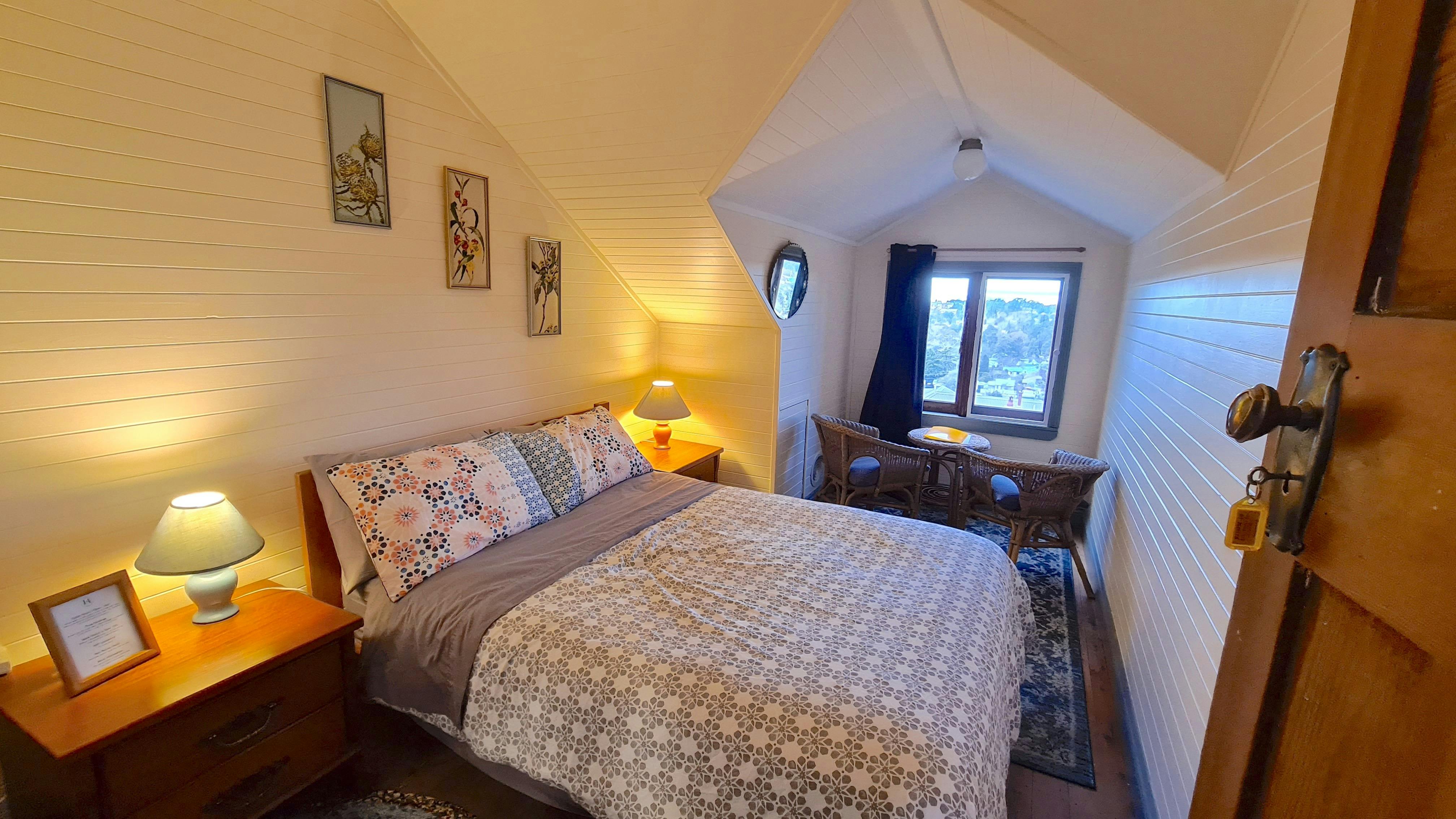 Cosy upstairs double