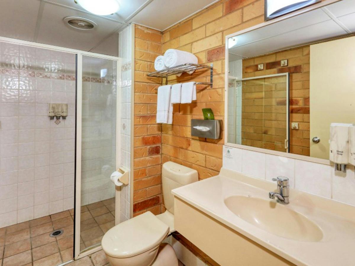 Deluxe Queen bathroom with shower