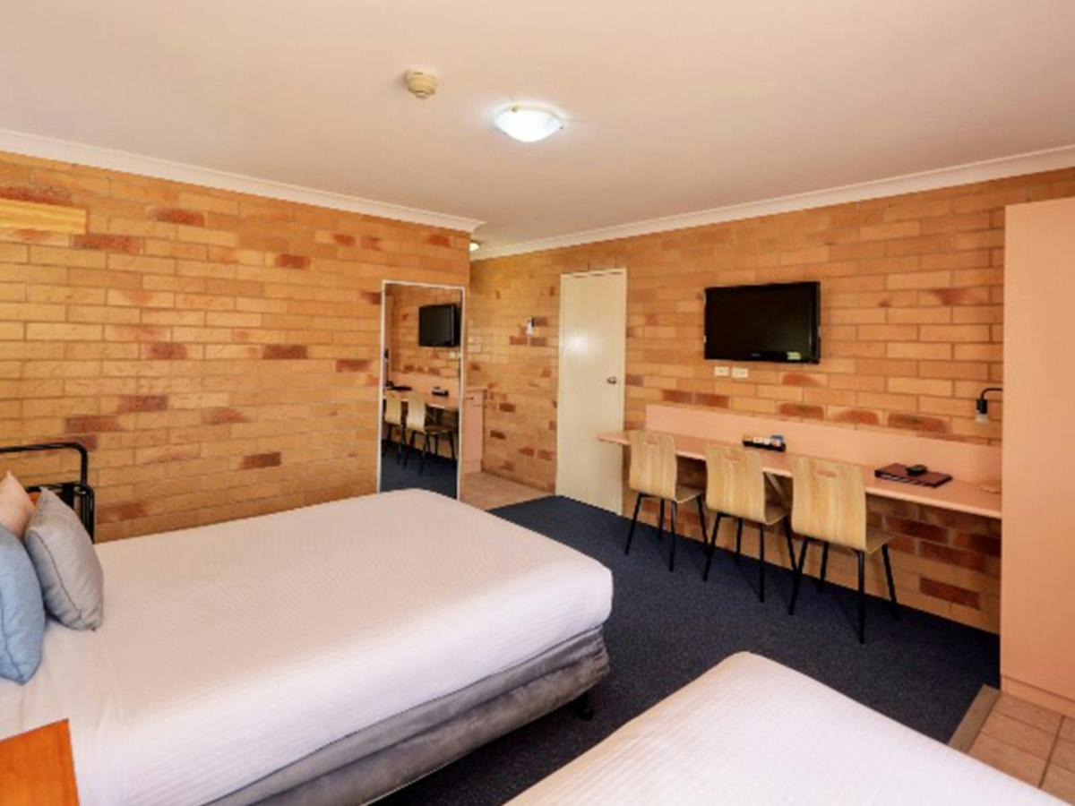 Deluxe Twin Room with double bed and single bed