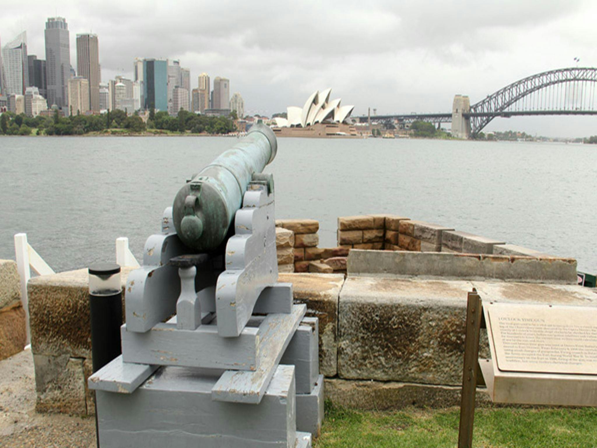 Cannons on Fort Denison – Muddawahnyuh. Photo credit: John Yurasek &copy; DPIE
