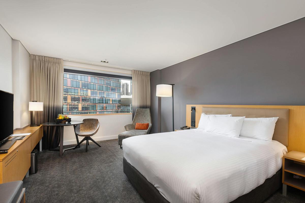 Deluxe City Skyline View Room, 1 Queen Bed