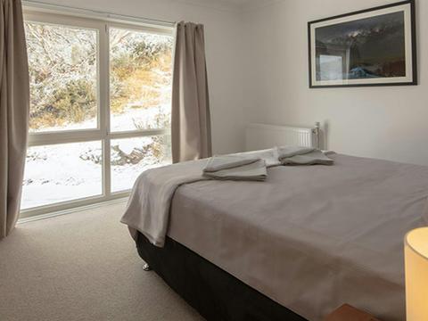 Queen bedroom in Numbananga Lodge, Kosciuszko National Park. Photo: Murray Vanderveer/OEH