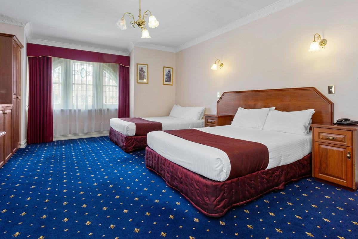 Deluxe Family Room- 4