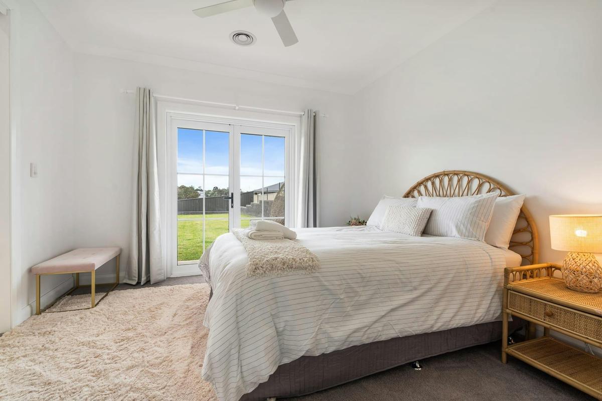 Queen Bedroom at Peaceful & Cosy Studio