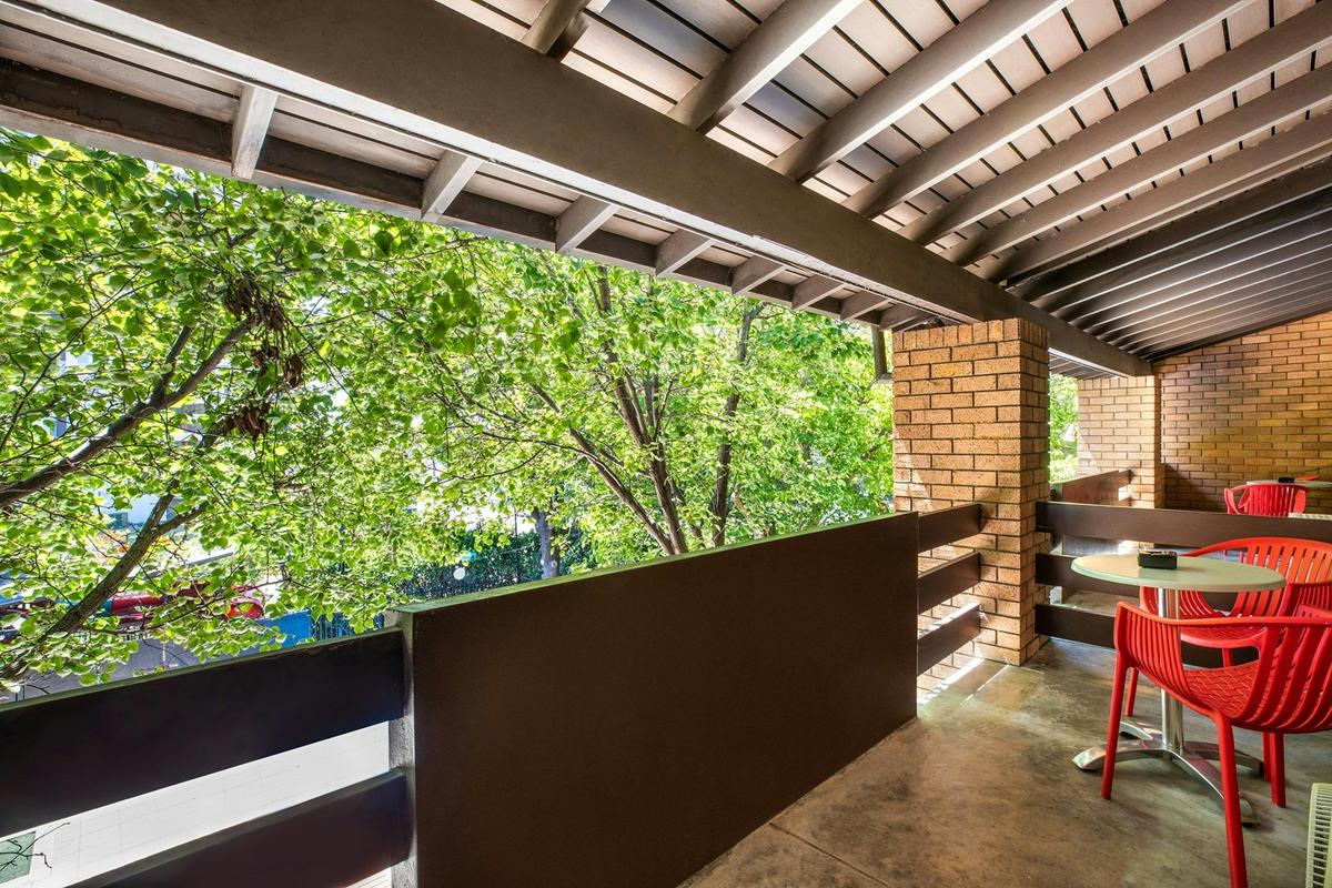 Studio Queen and Single