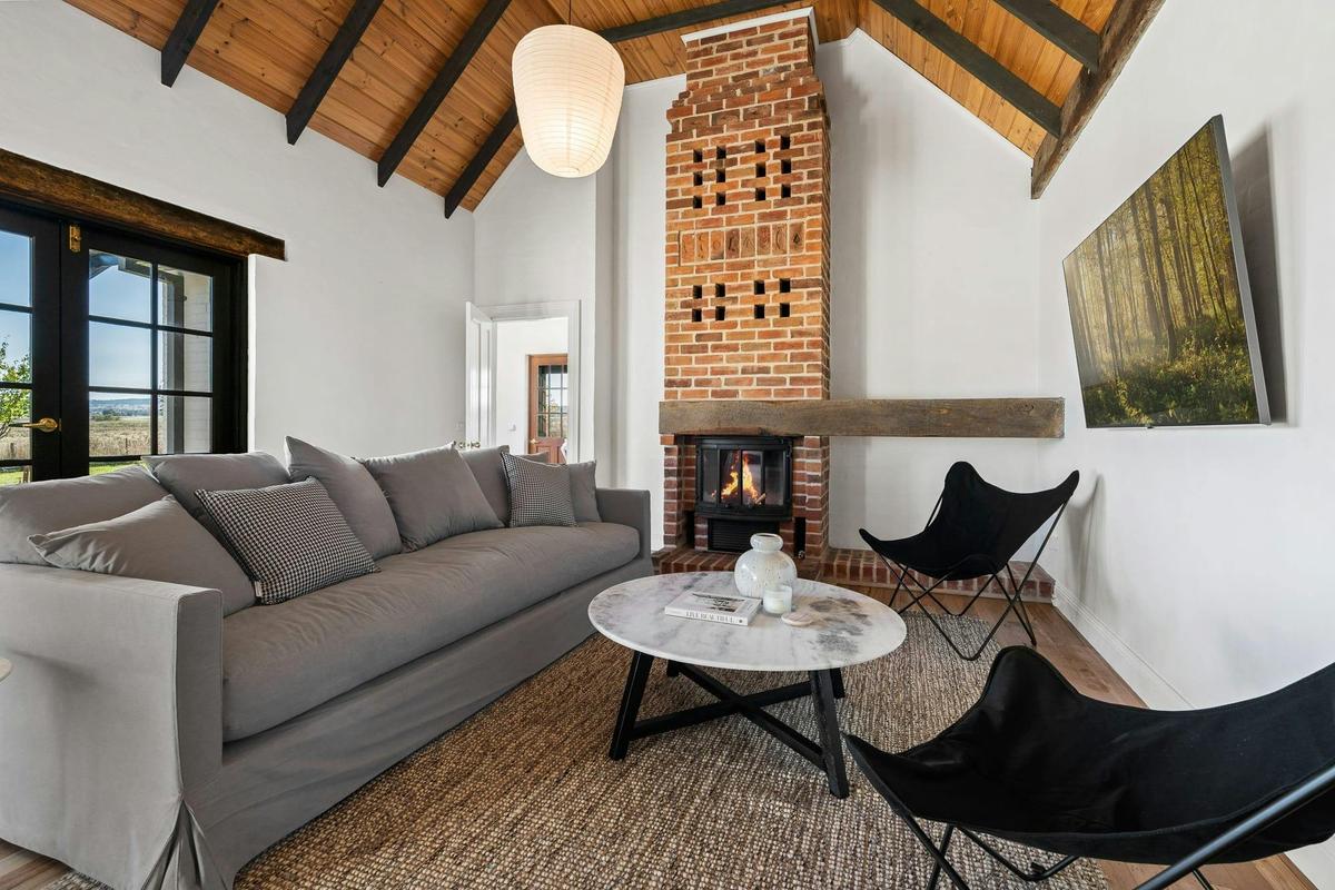 Lounge at Old Alloway Farm