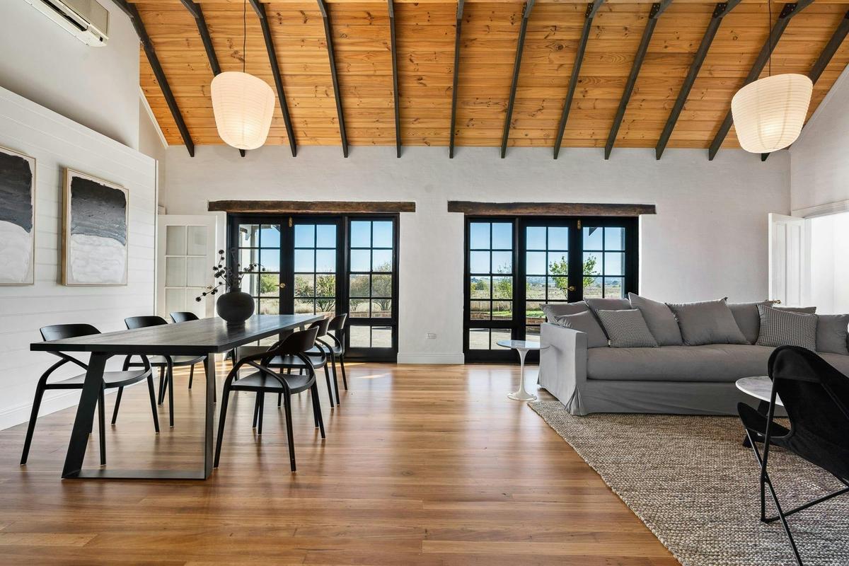 Dining and Lounge at Old Alloway Farm