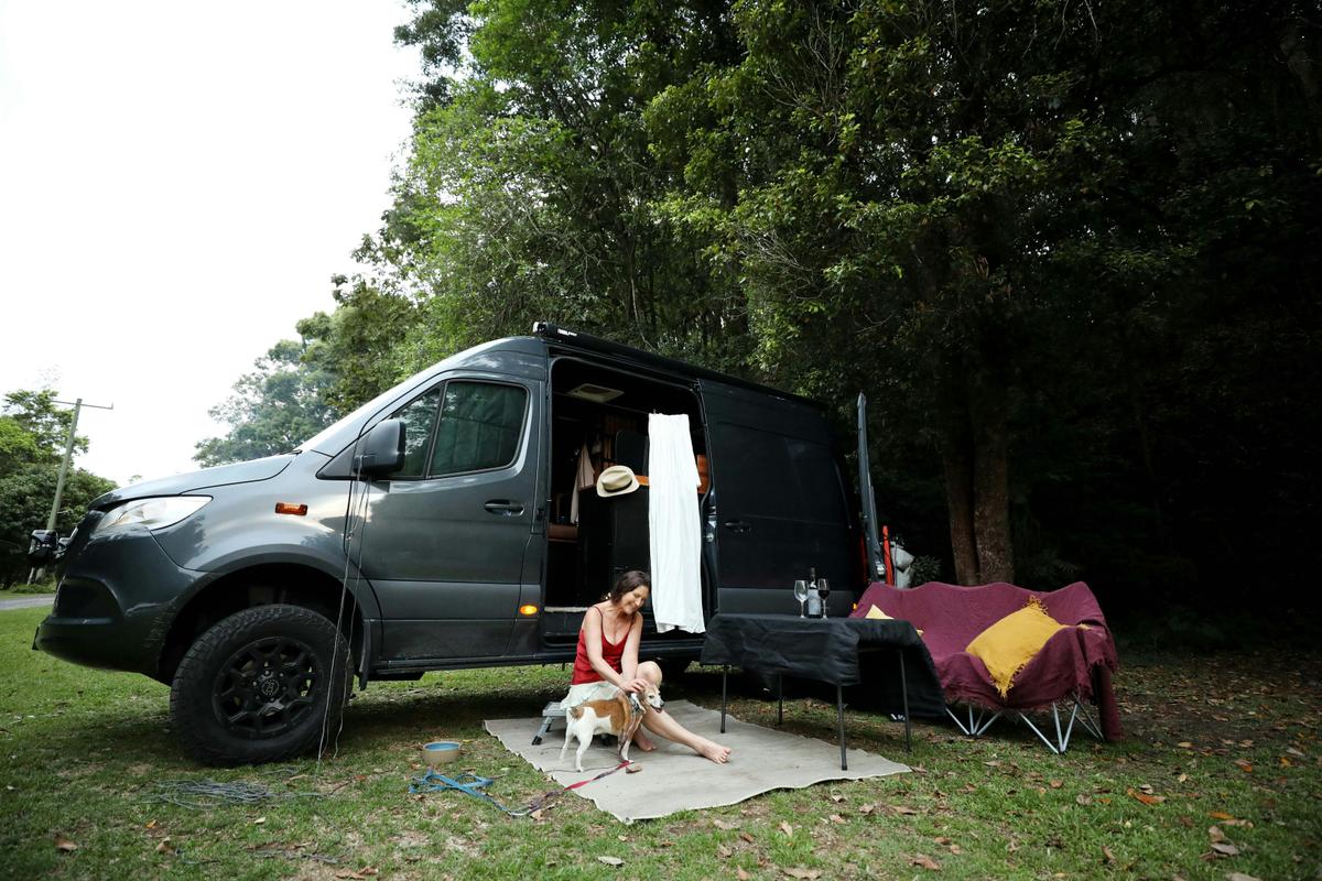 Tents/Caravans/Vans/RVs